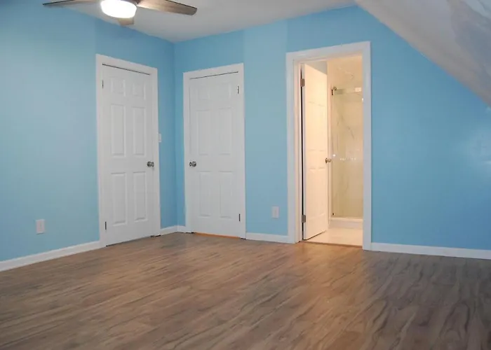 Newly Remodeled In Friendship/ Shadyside Apartment