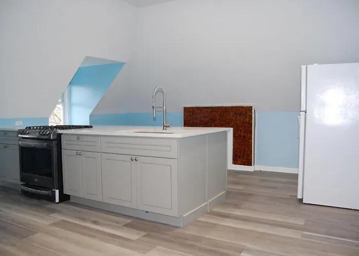 Apartment Newly Remodeled In Friendship/ Shadyside Pittsburgh