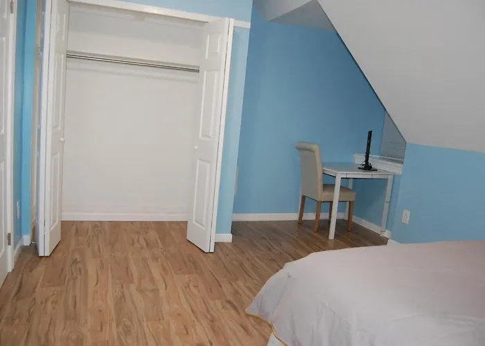 Newly Remodeled In Friendship/ Shadyside Apartment Pittsburgh