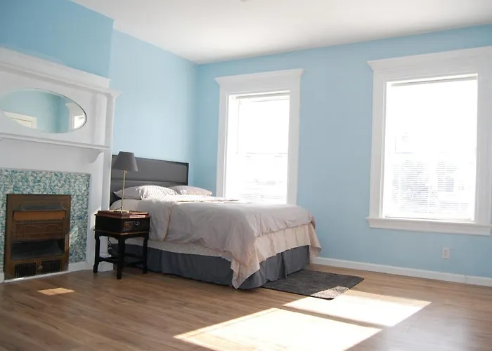 Newly Remodeled In Friendship/ Shadyside Apartment *
