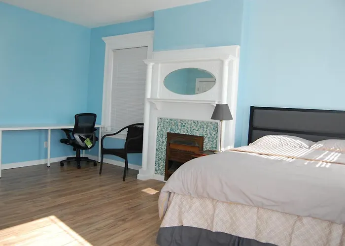 Newly Remodeled In Friendship/ Shadyside Apartment *
