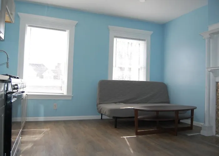 Newly Remodeled In Friendship/ Shadyside Apartment